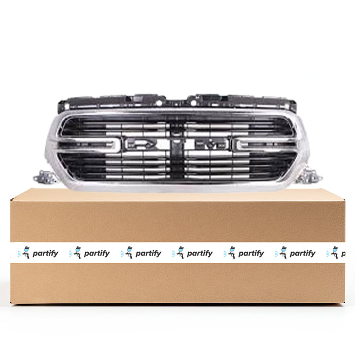 Parrilla para camioneta RAM 1500 con marco cromado y detalles en negro, con cámara, modelo Laramie/Big Horn - CH1200420