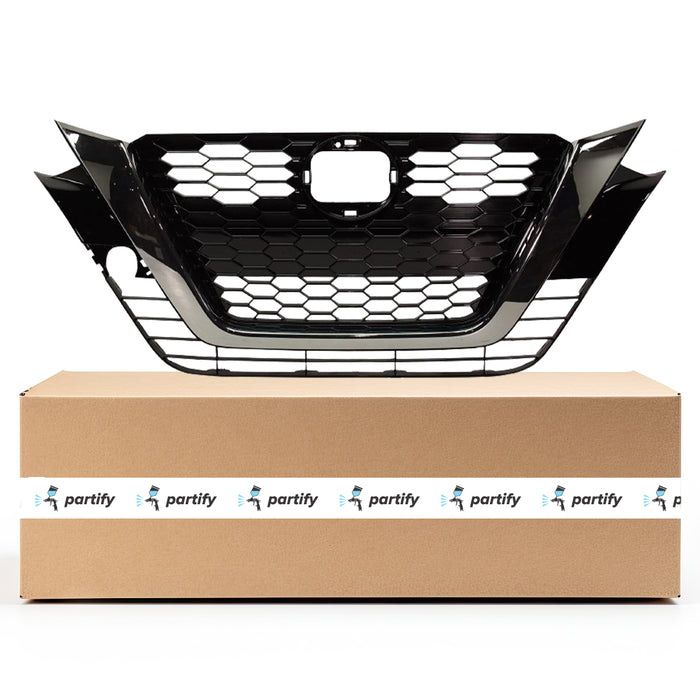 Parrilla del Nissan Altima CAPA con certificación pintada en negro y moldura ahumada, sin cámara, modelo Sr - NI1200293C